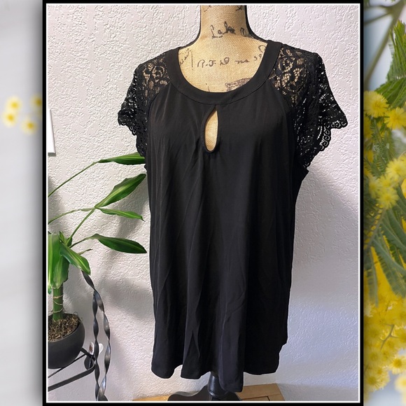 TORRID Keyhole Lace Sleeve Tee #Tlace-tee5p - Picture 4 of 7